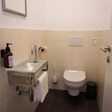 Ruhiges Am Woerthersee Mit Tiefgarage Apartment